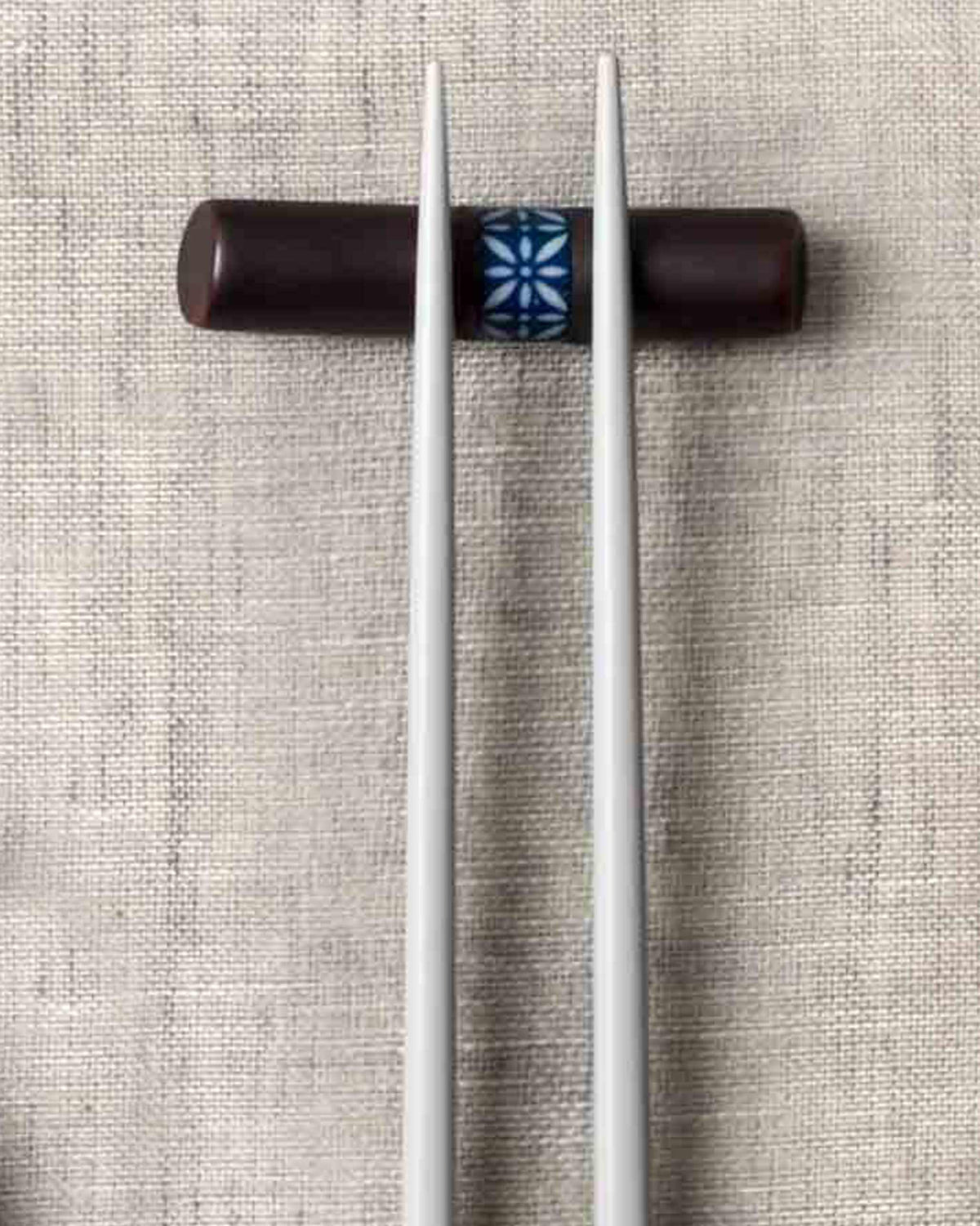 Close-up of Aiiro Chopstick Rest showing its blue patterned medallion.