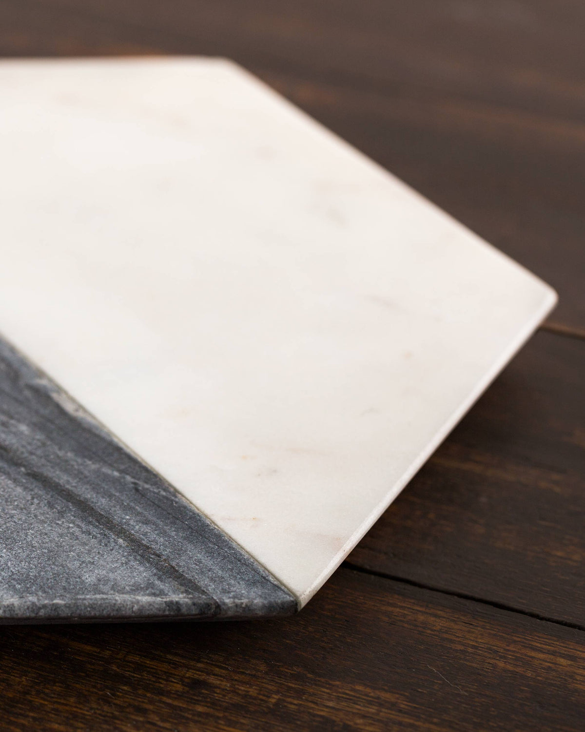 Close-up of the Ceylon Hexagon Cheeseboard's white and grey marble edge.