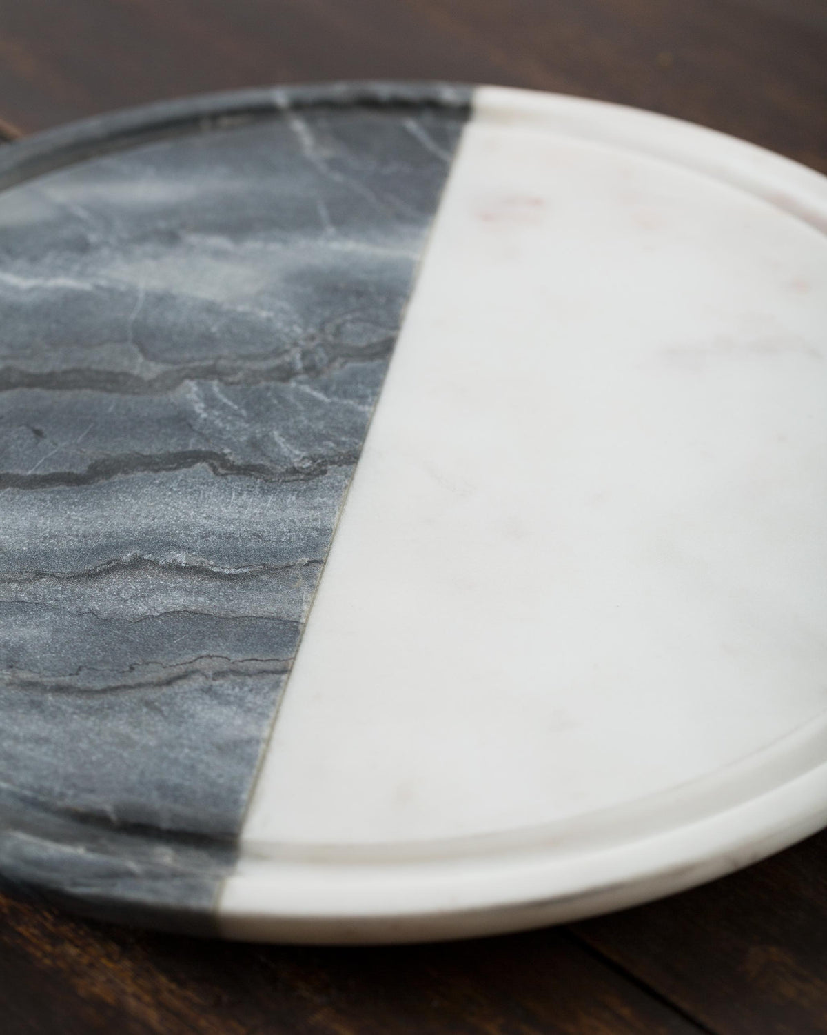 Close-up of the grey and white Ceylon cheese dome base.