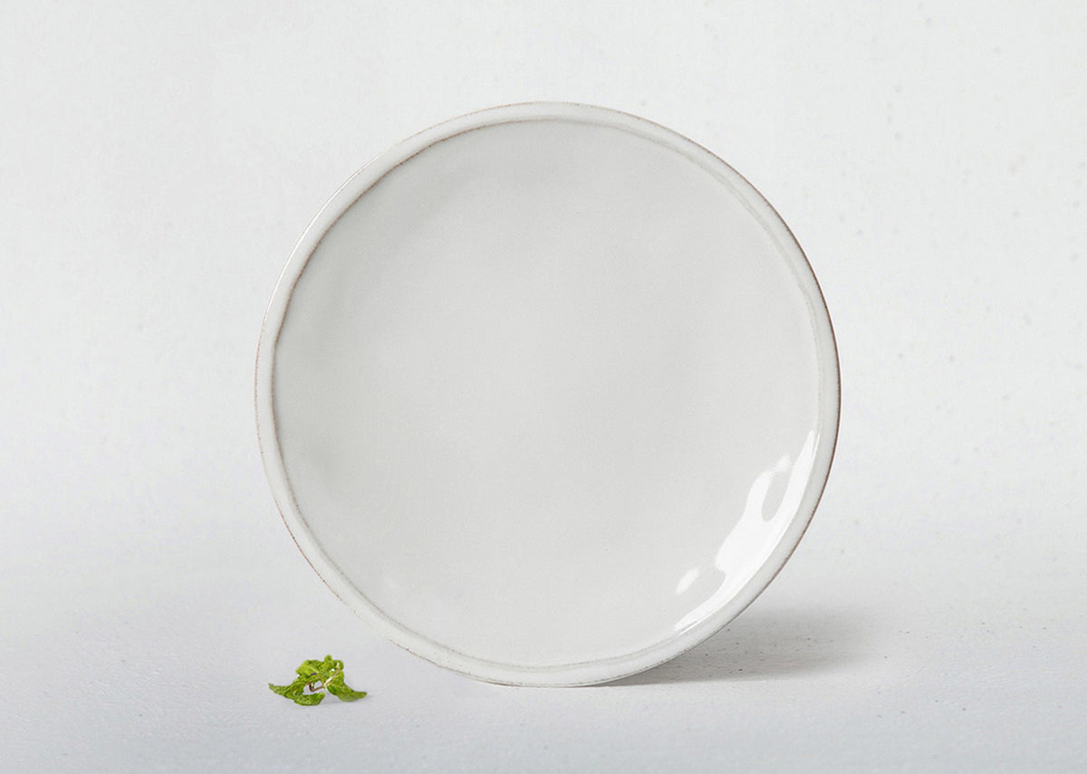 Aguada Quarter Plate in glossy white glaze.
