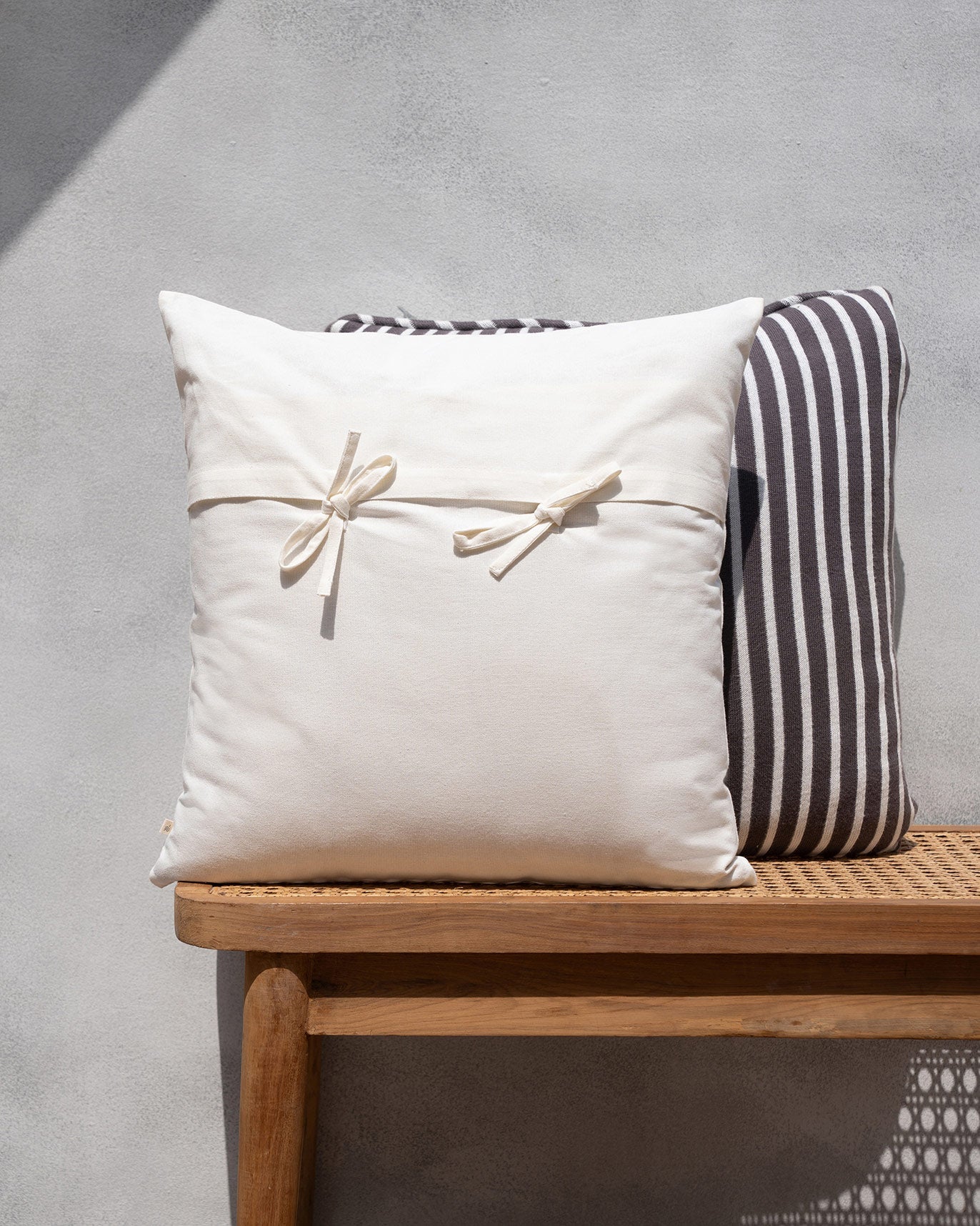Ele Palm Cushion Cover