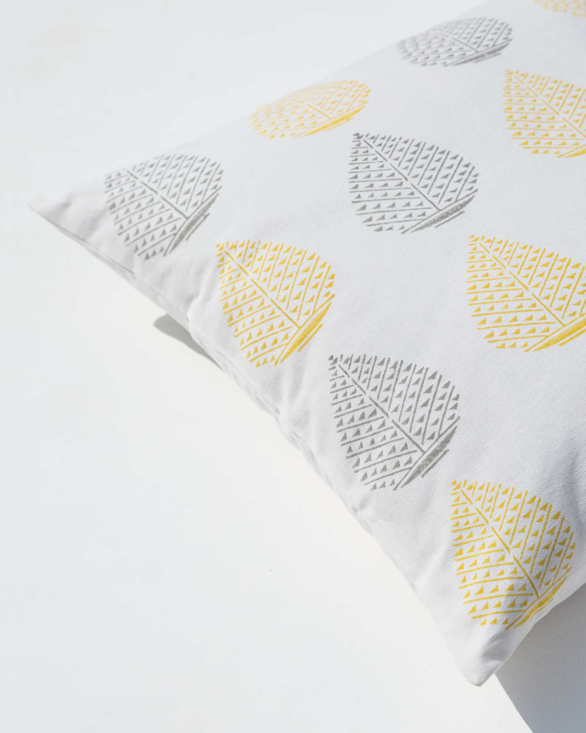 Roselle Buta Cushion Cover