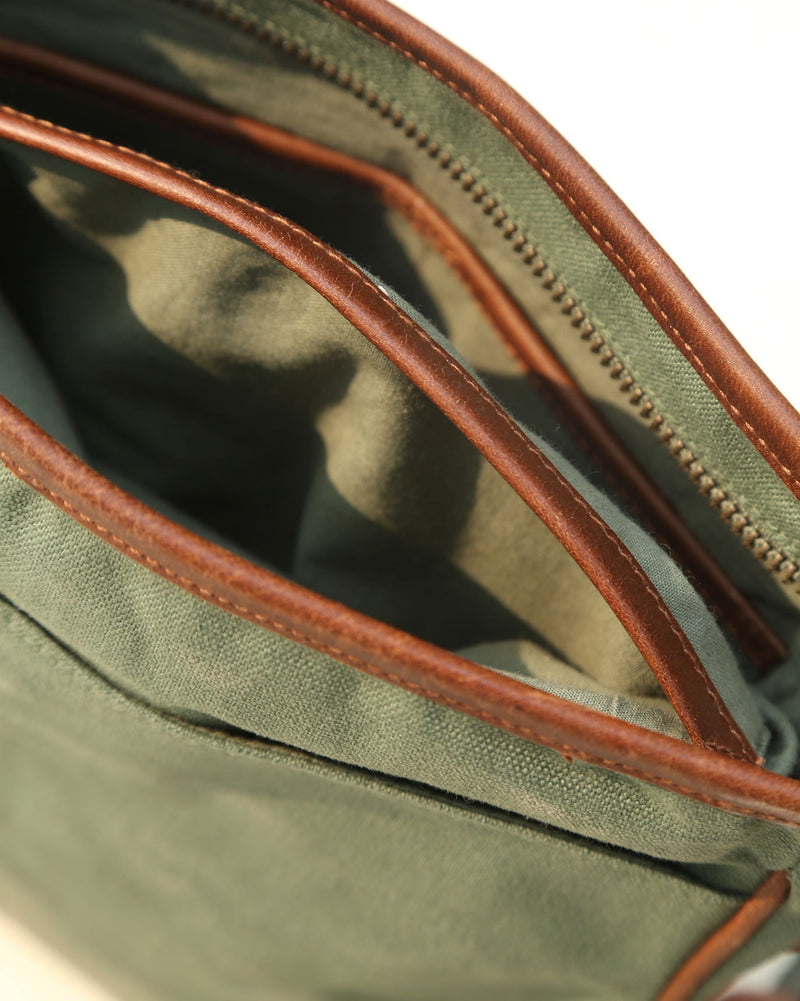 The Perfect Travel Messenger - Green