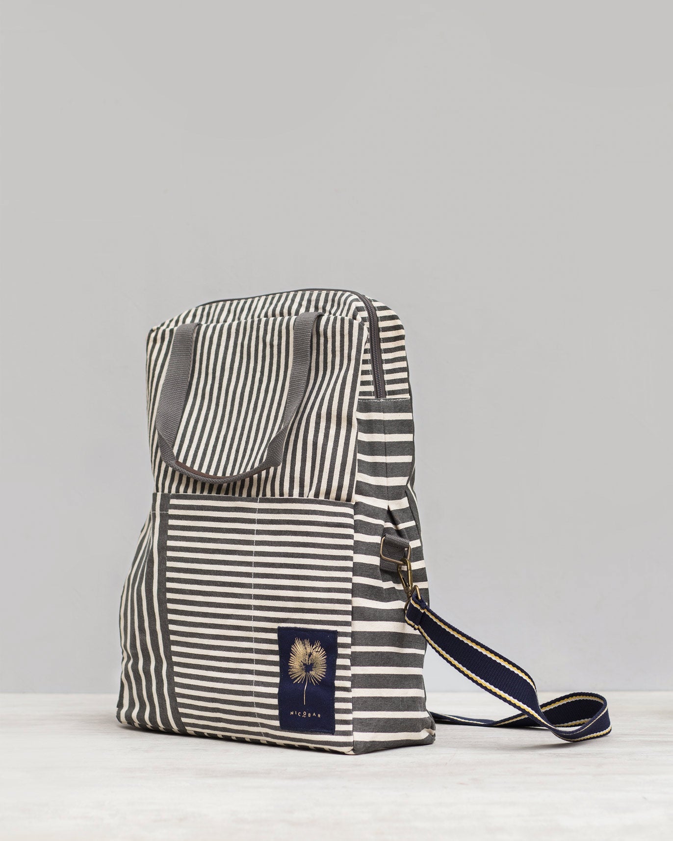 Noto Artist's Bag - Charcoal