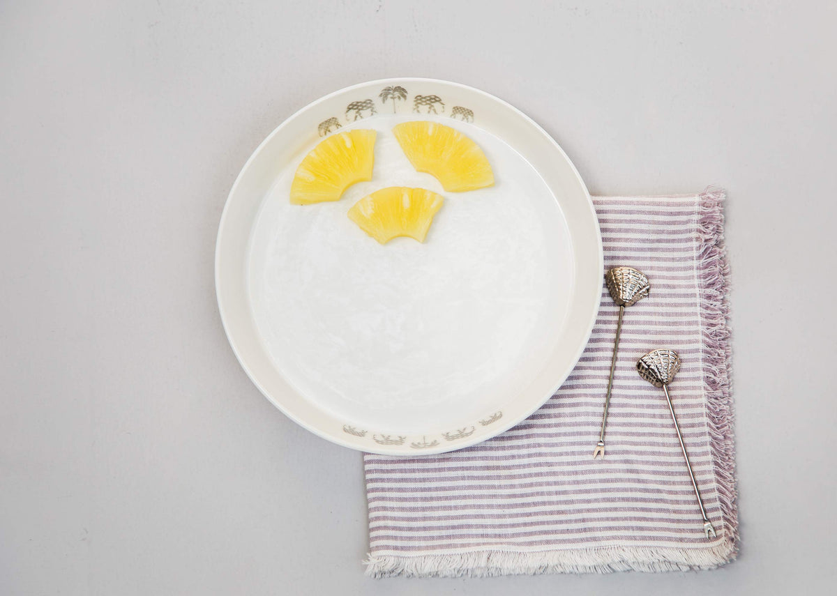 Colombo Pasta Plate seen from above, with its grey elephant border.