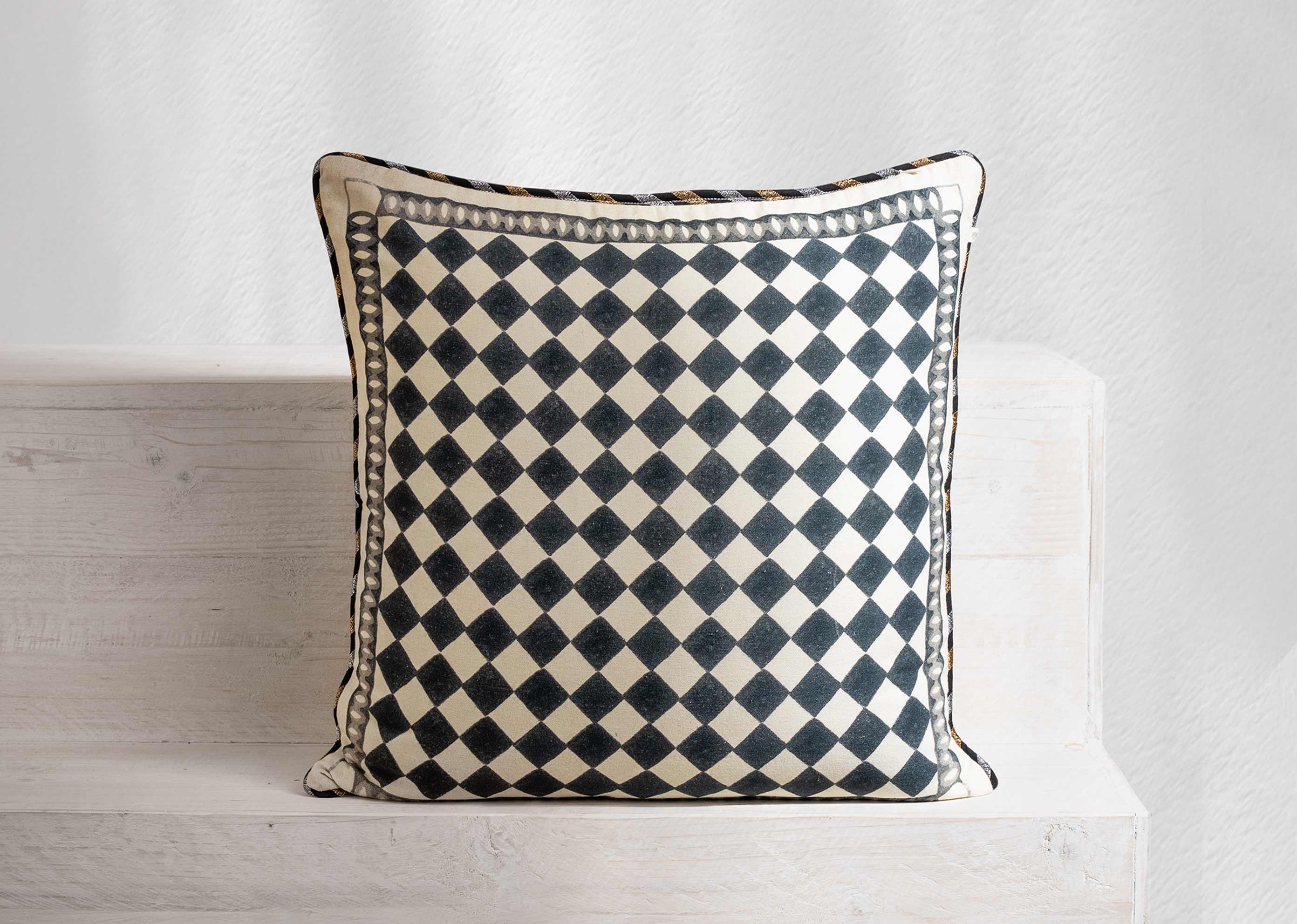 Arabesko Cushion Cover - Charcoal