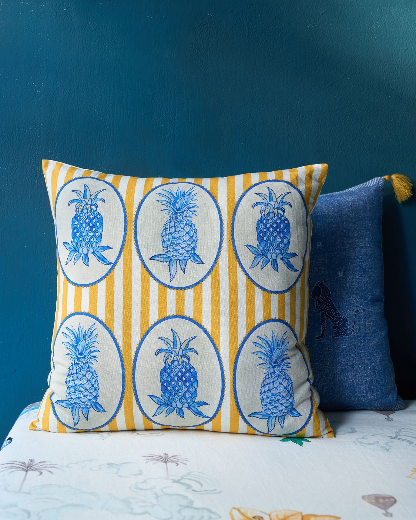 Striped Ananas Cushion Cover