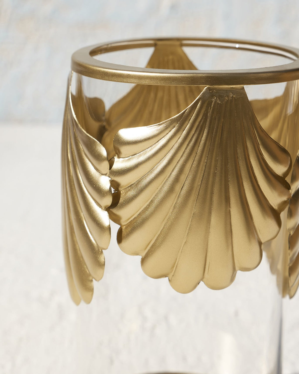 Close-up of the gold scalloped shells on a Shell Hurricane.