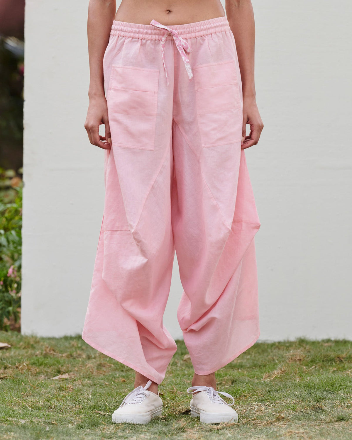 Person wearing Yoka Trousers in pink.
