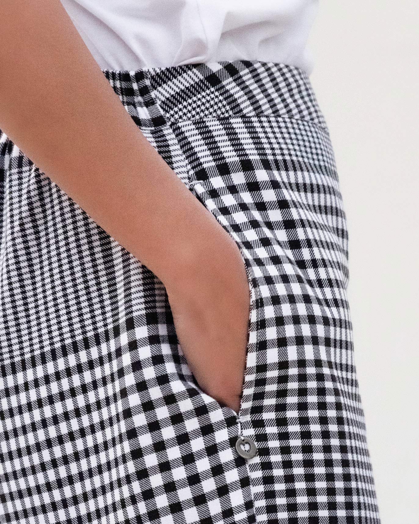 Knee Pocket Pants - Black & White