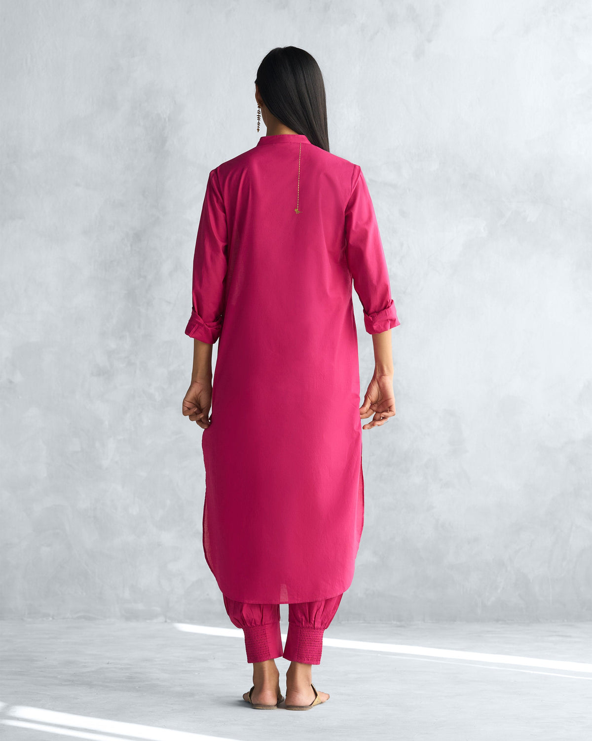 Back of a berry long kurta with a curved hem and side slit.