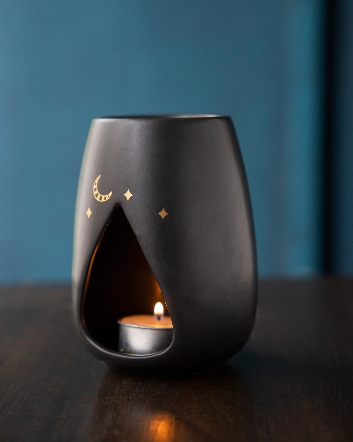 Front of the Sher diffuser with its tea-light lit in the opening.