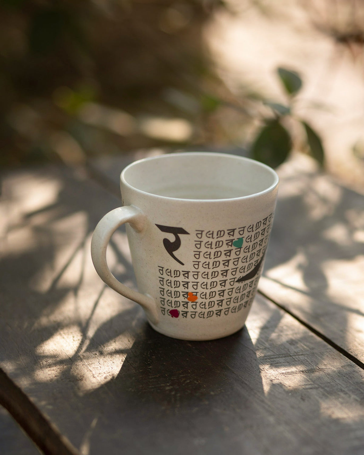 Alphabet R Mug with a repeated letter pattern and a bold letter near the handle.