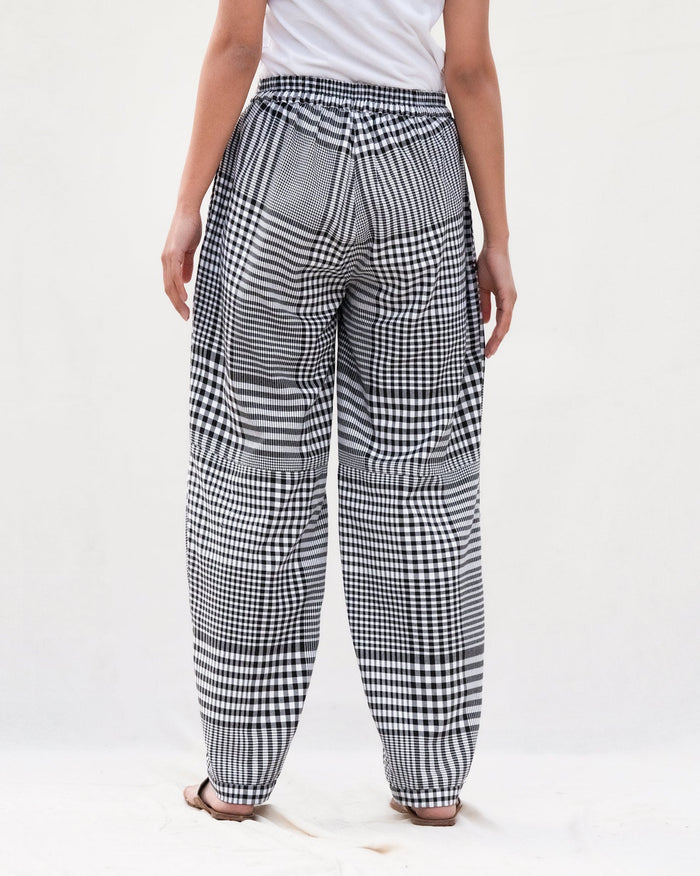 Knee Pocket Pants - Black & White