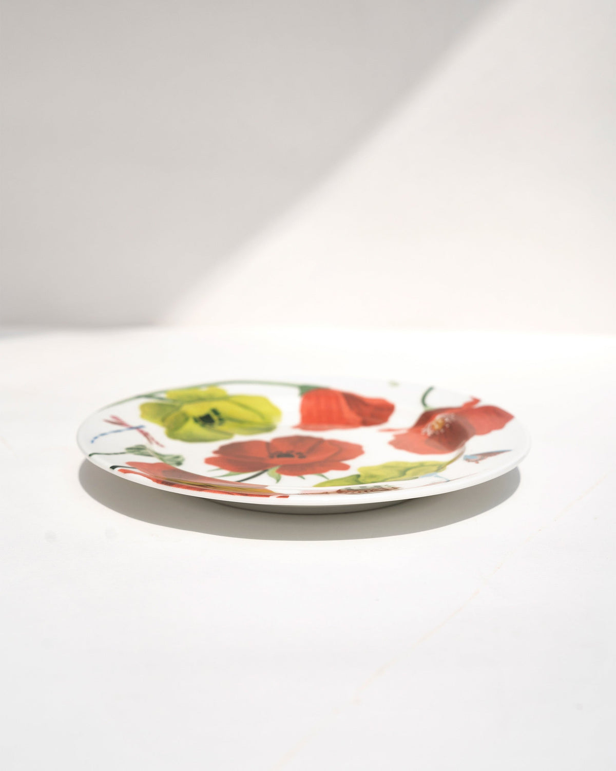 Side view of the Wildflower Quarter Plate with poppies around its rim.