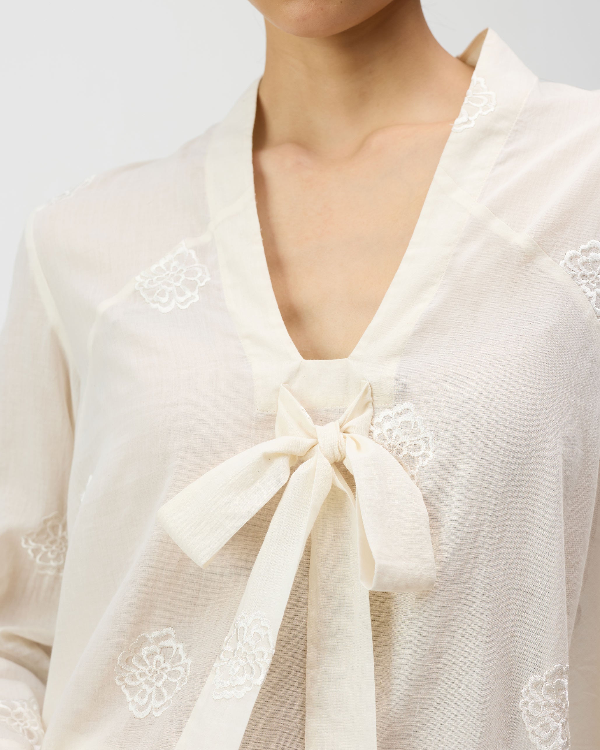 The Necktie Set - Ivory Embroidered