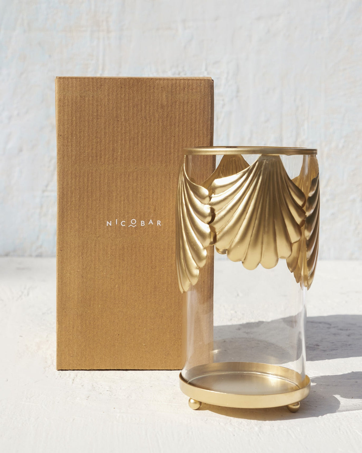Shell Hurricane beside its kraft gift box.