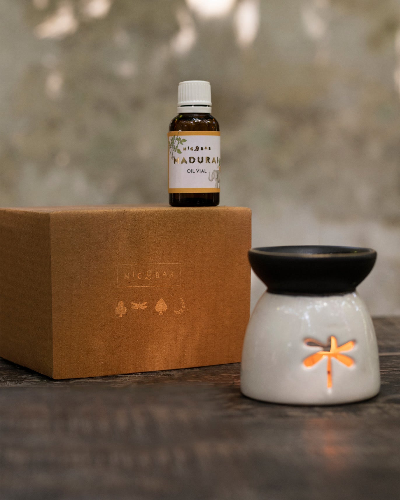 Ceramic Diffuser with the vial Madurai