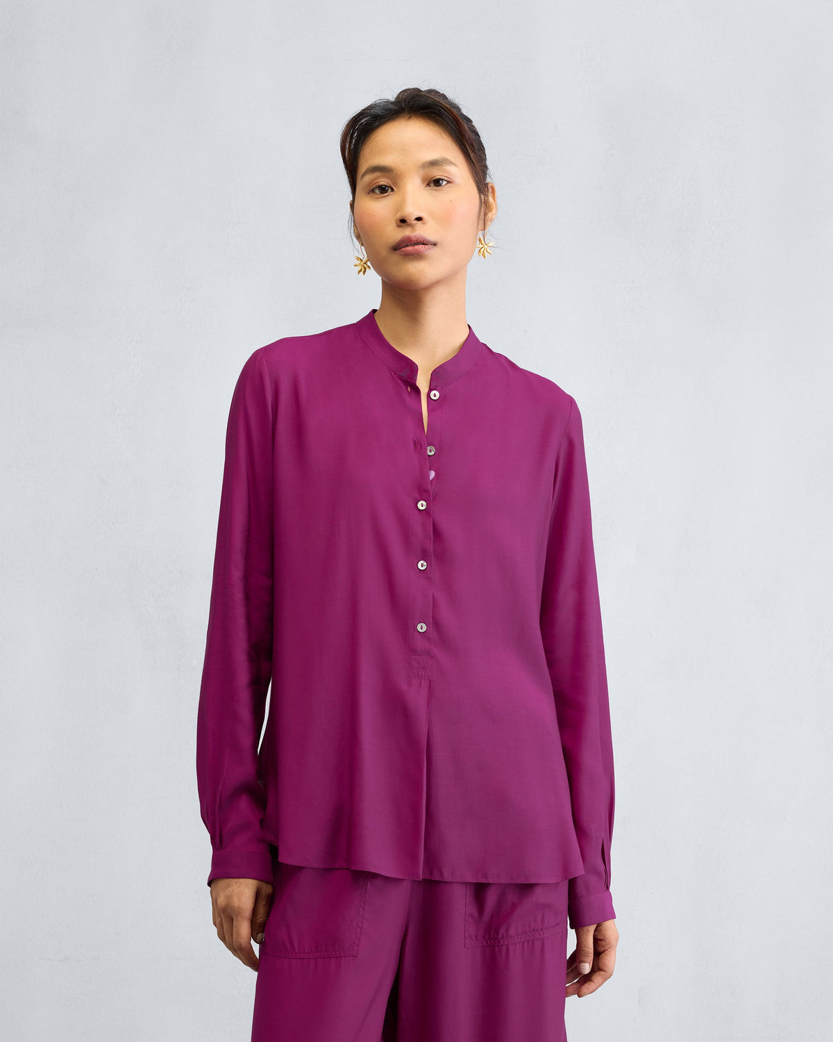 Person wearing a mulberry mandarin collar top with patch-pocket pants.