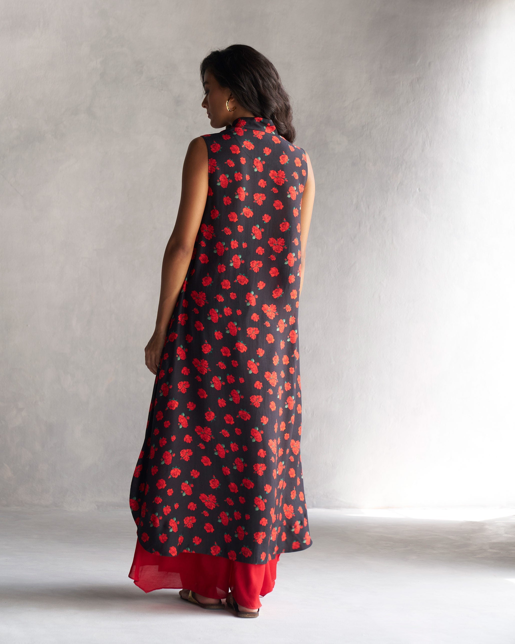 Sleeveless High Neck Kurta - Black & Red