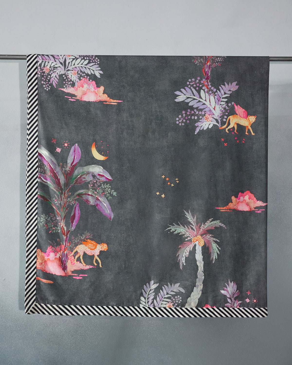 Singa Bed Cover - Queen