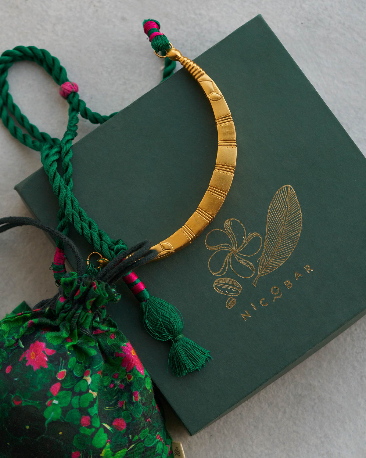 Padma Hasli - Gold