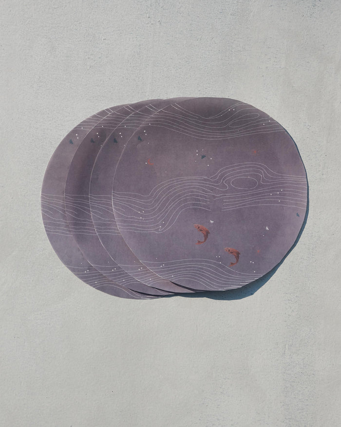 Set of Contour parchment round papers in mauve with white contour lines.