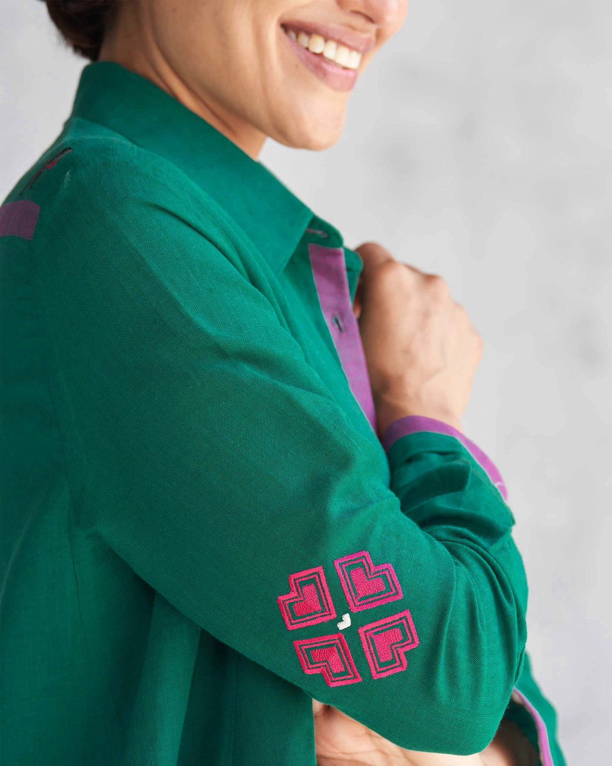 Side view of a green Midori High Low Kurta with pink embroidery on the sleeve.