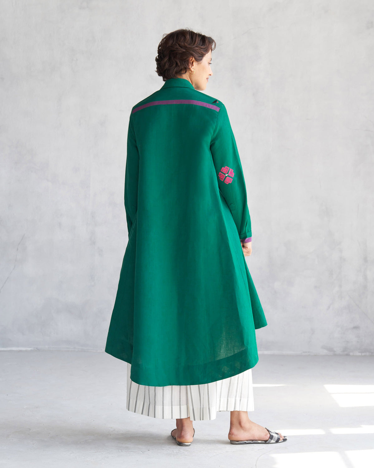 Back of a green Midori High Low Kurta with a magenta yoke stripe.