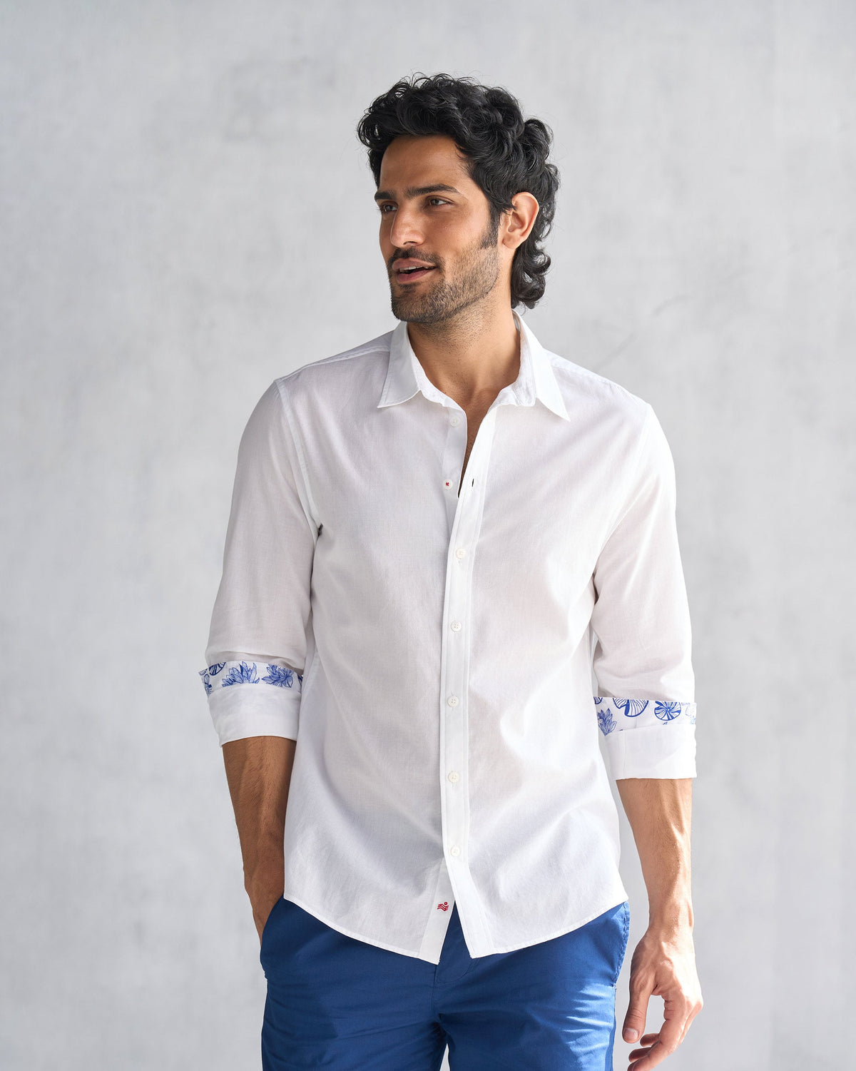 Person wearing a white Classic shirt with blue botanical cuff lining.