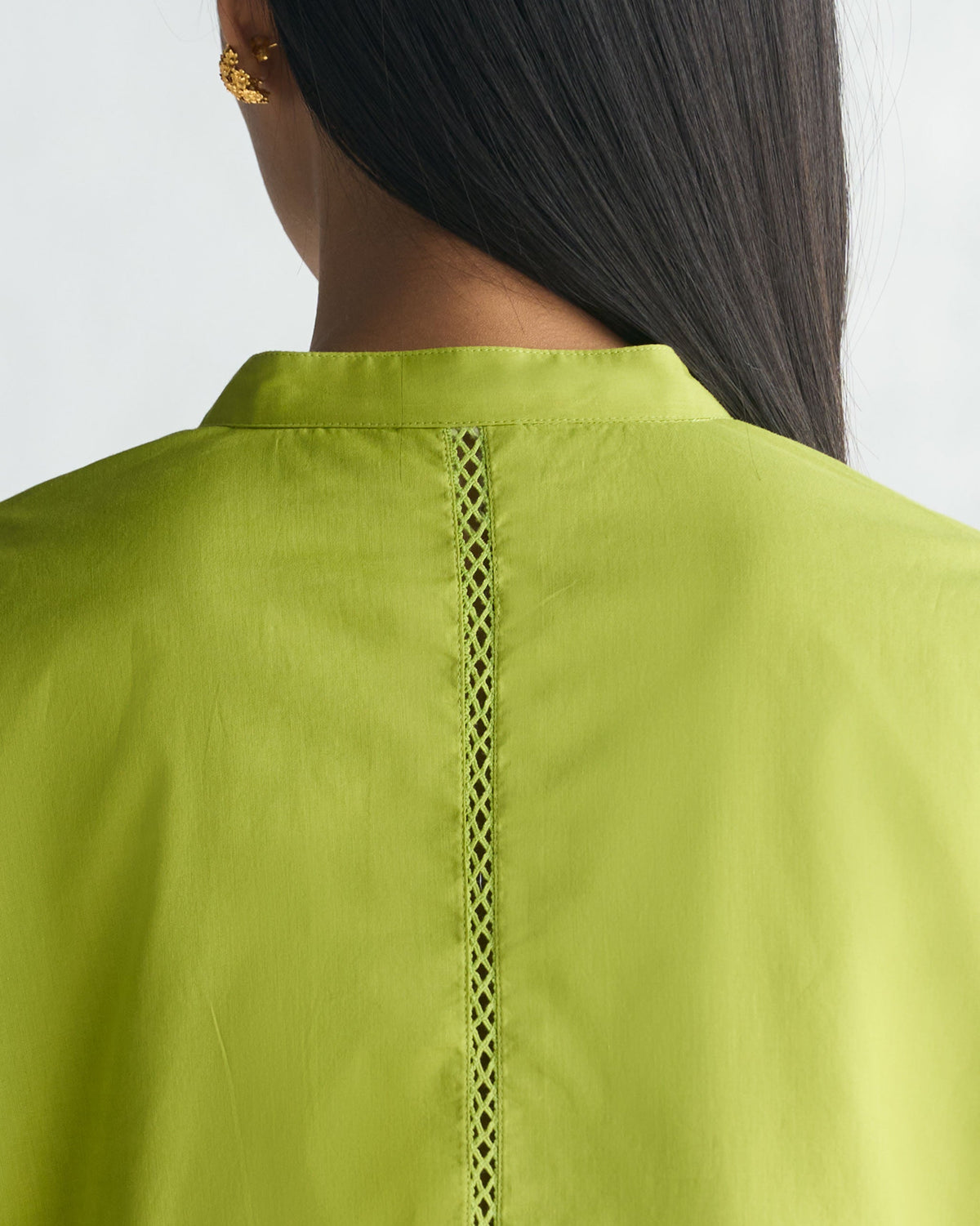 Back of a lime waist gathered kurta with a lattice trim down the back.