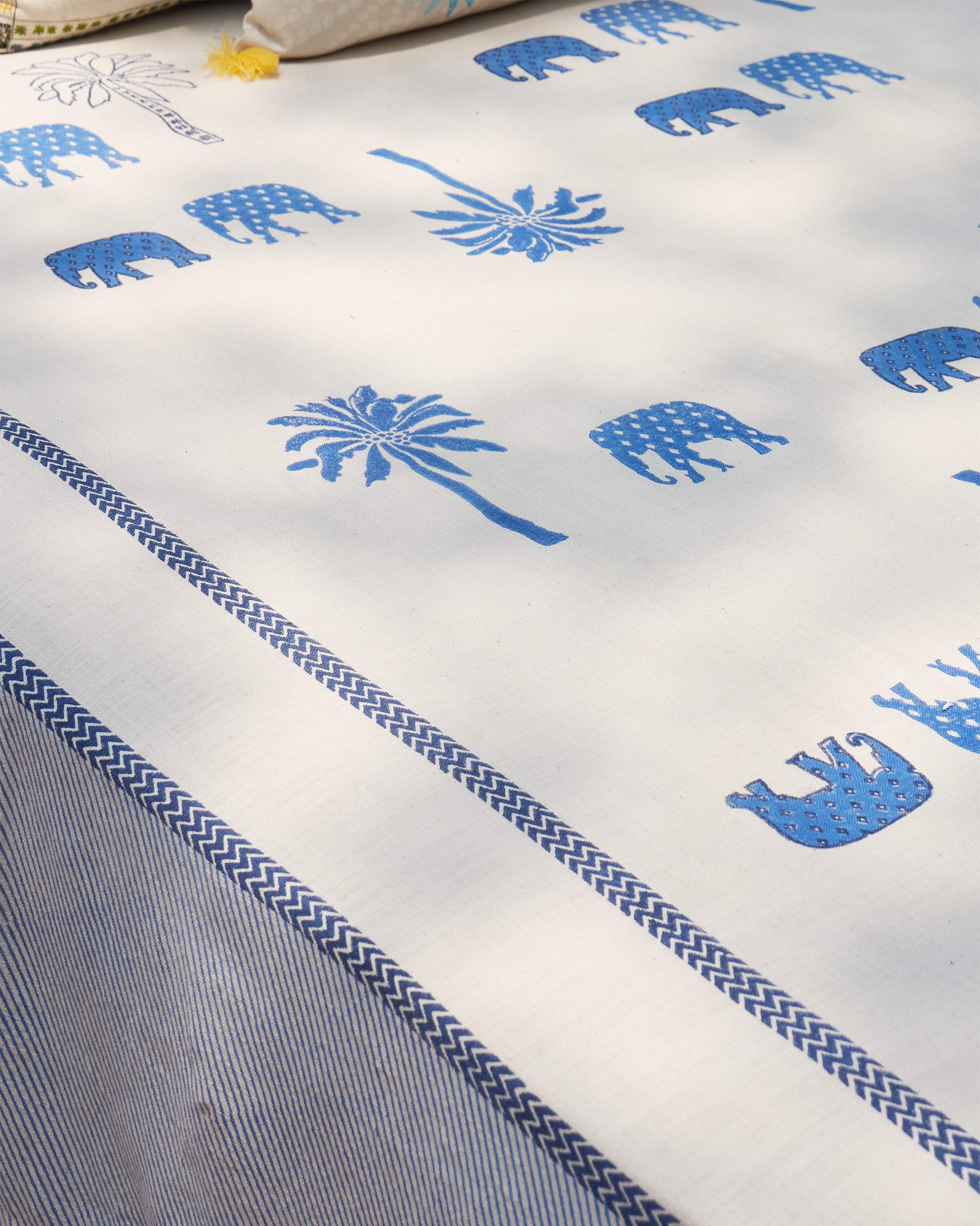 Ele Parade Bed Cover - King