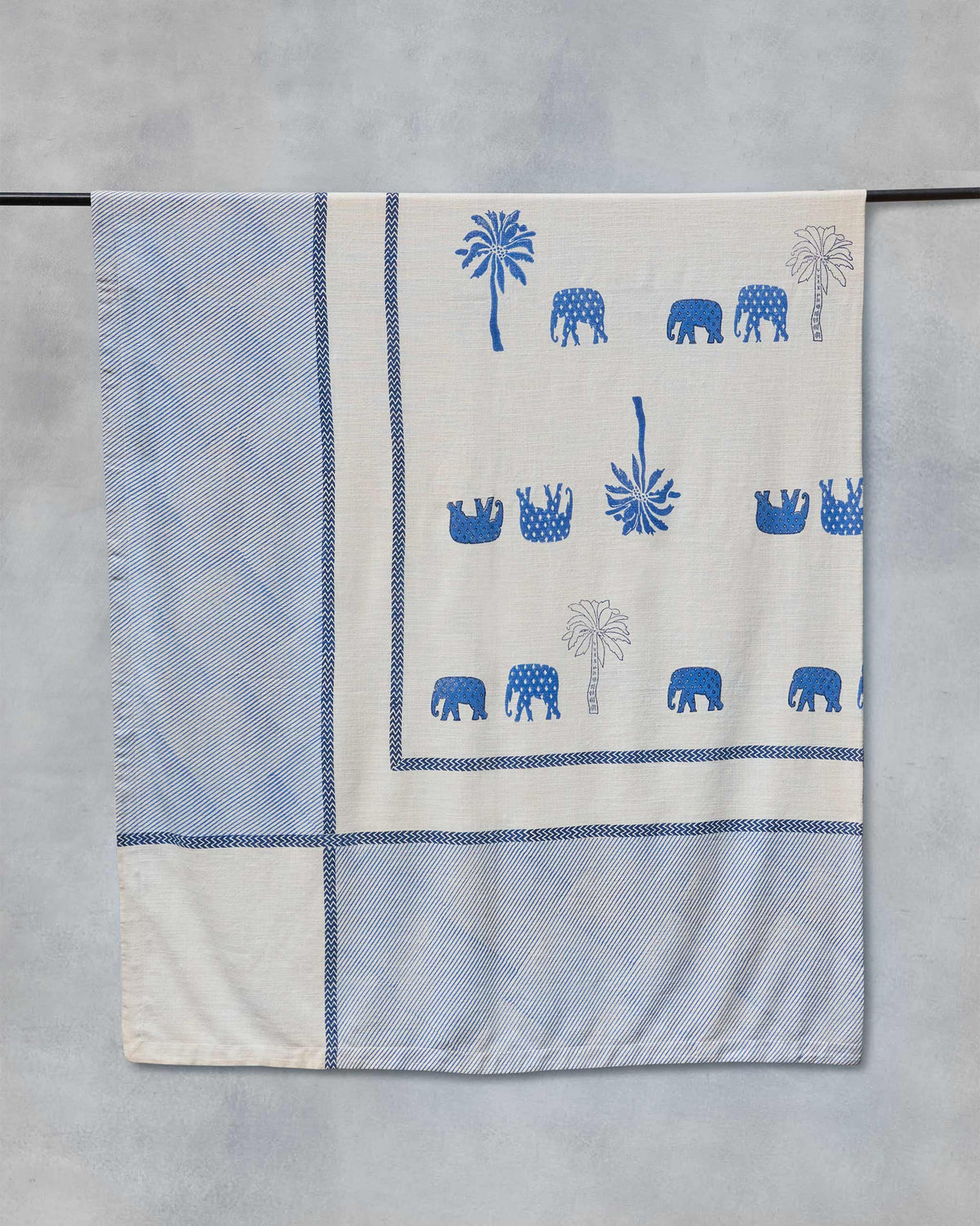 Ele Parade Bed Cover -Queen