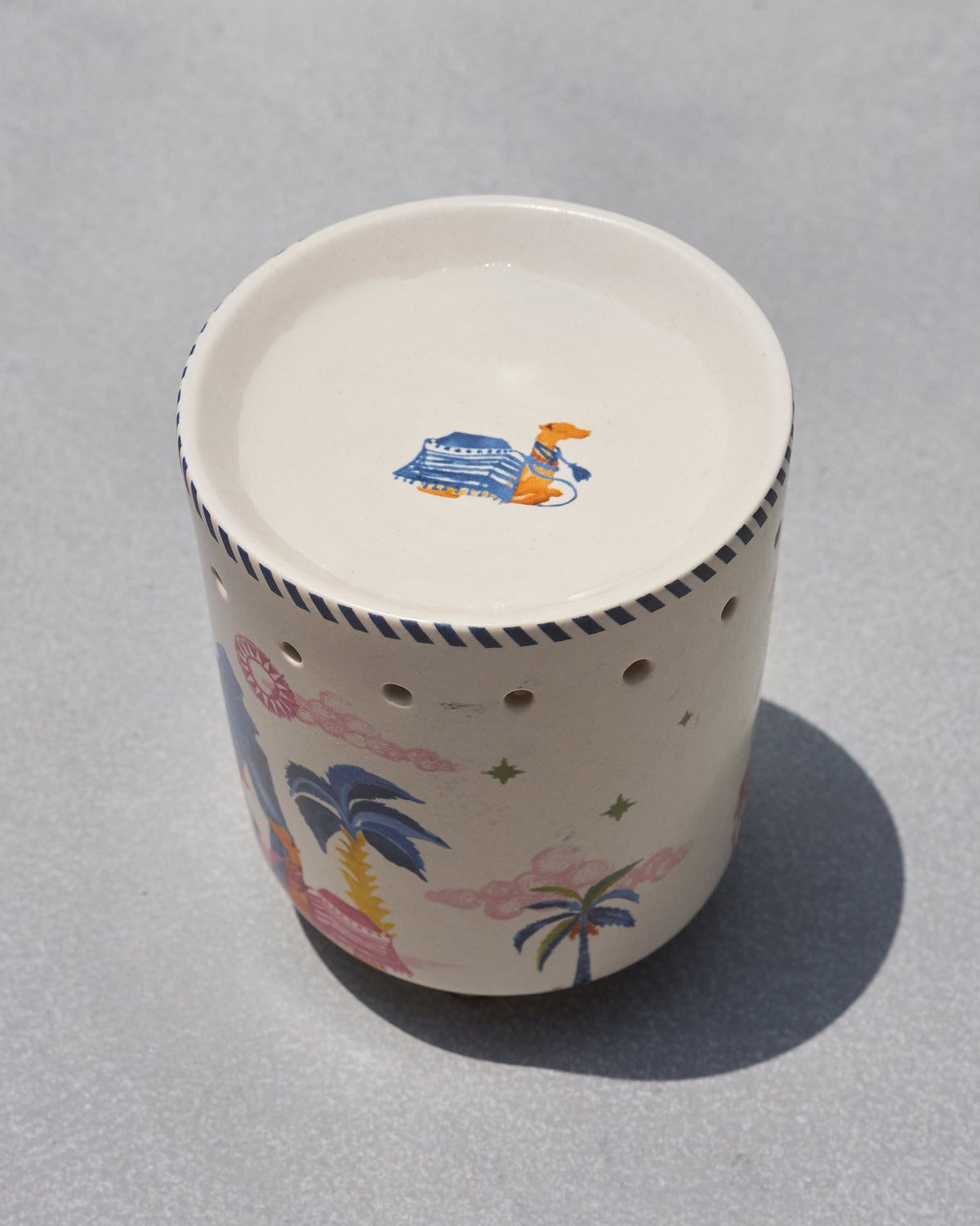 Sahara Diffuser's inner bowl seen from above, with a small blue and orange motif.