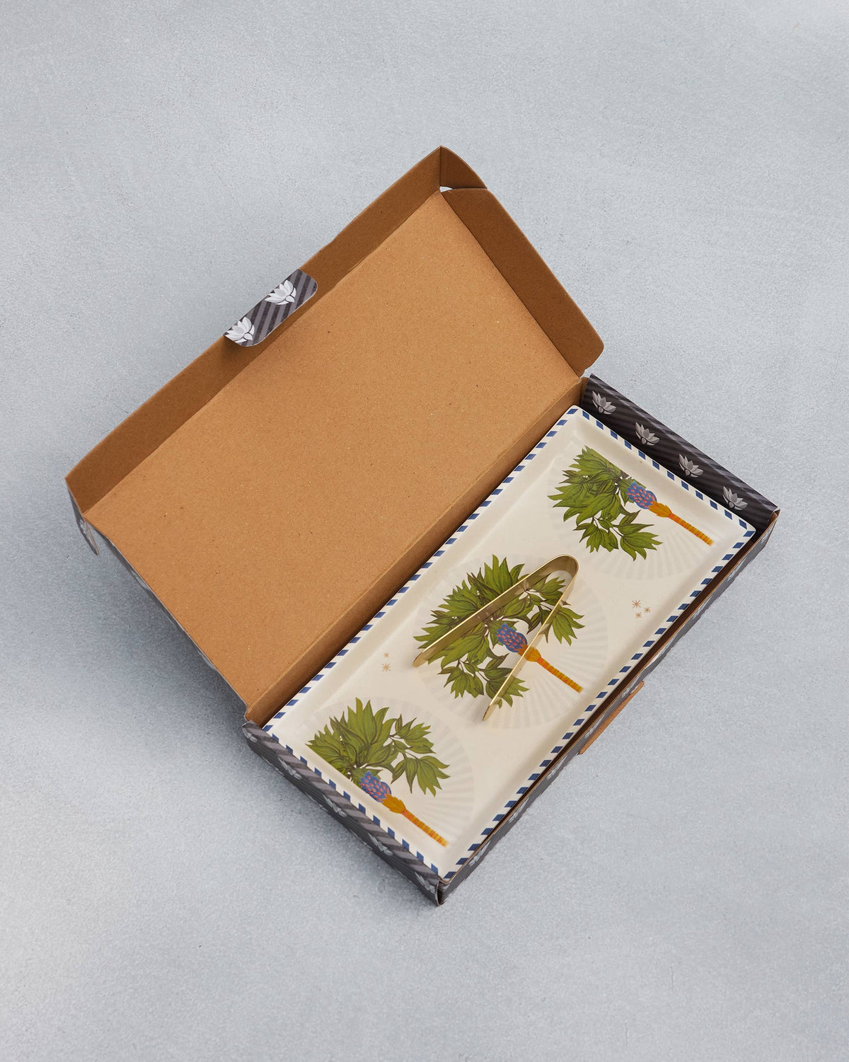 Desert Trail Cookie Tray with Tong shown in its open box.