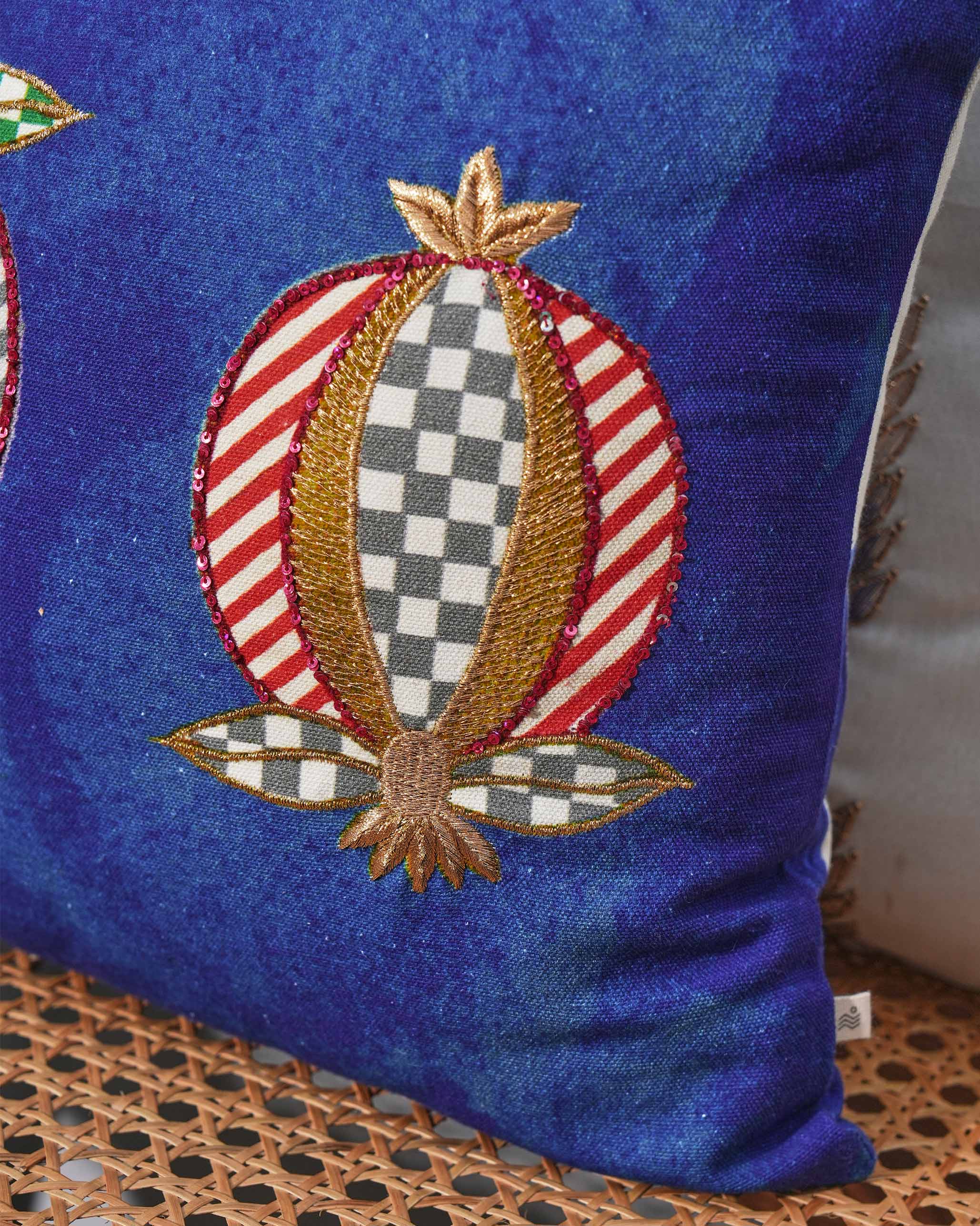 Anar Checks Cushion Cover