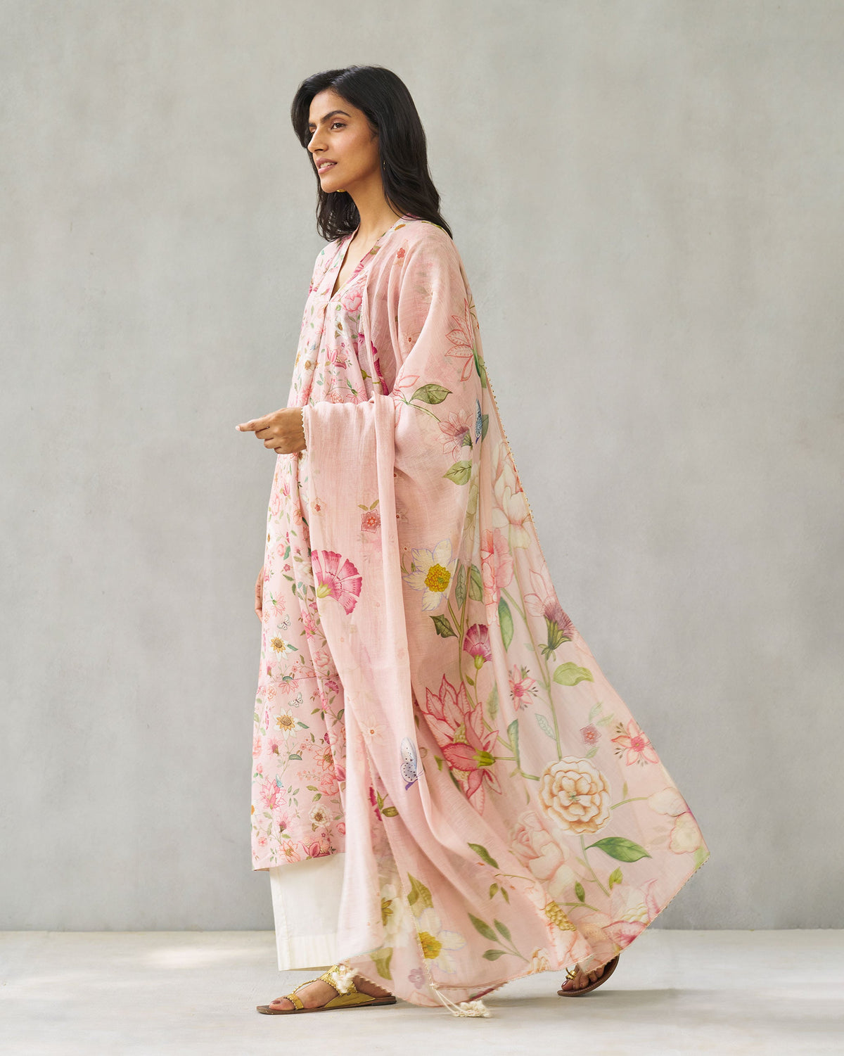 Side view of a pink Banko V-neck kurta with a long floral print and curved hem.