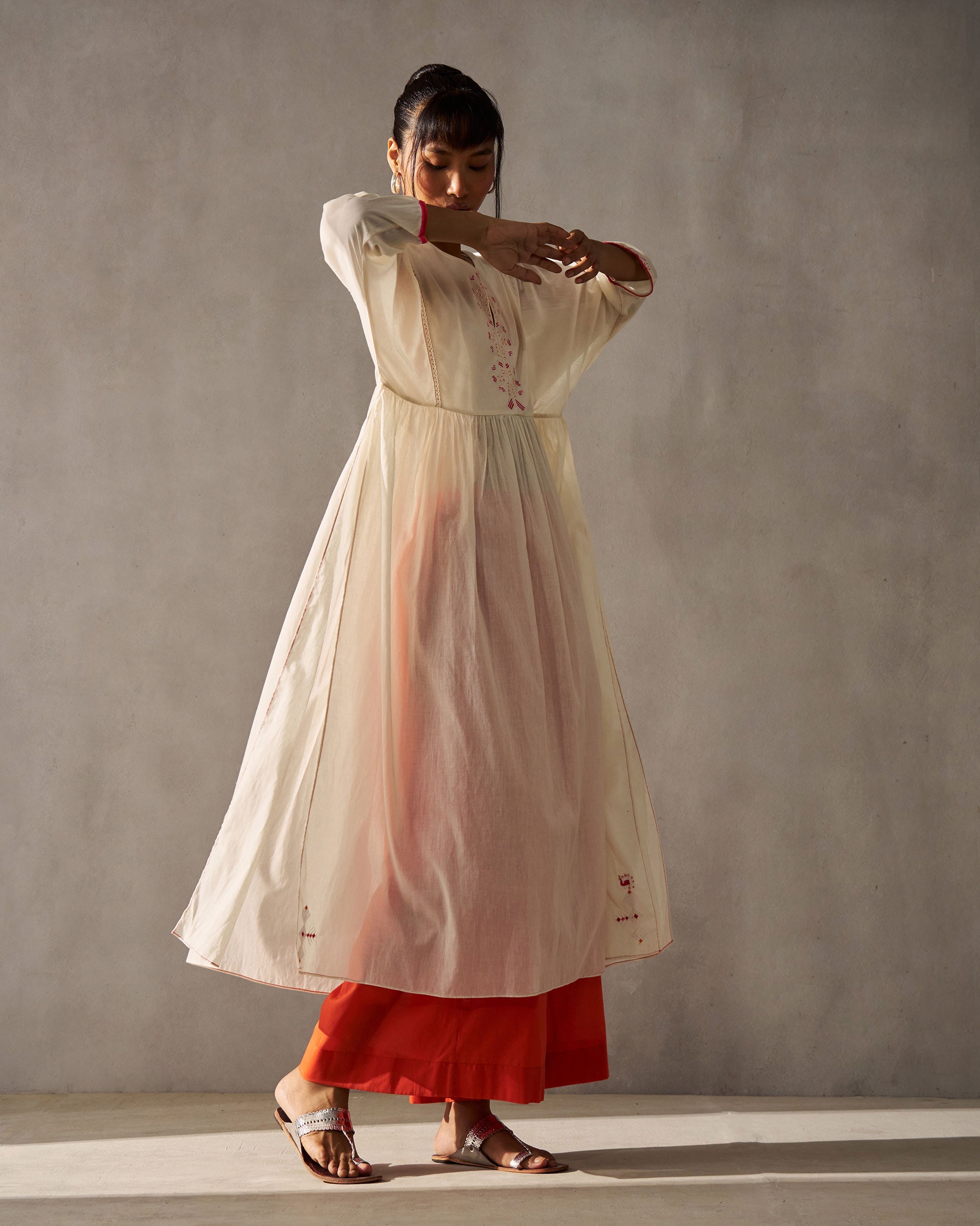 Sara Gathered Kurta - Ivory