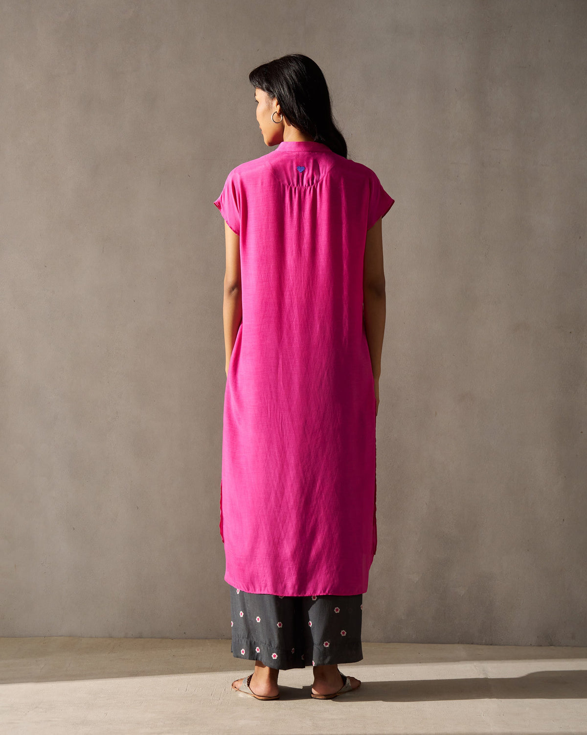 Back of a magenta Short Sleeve Kurta worn by a person.