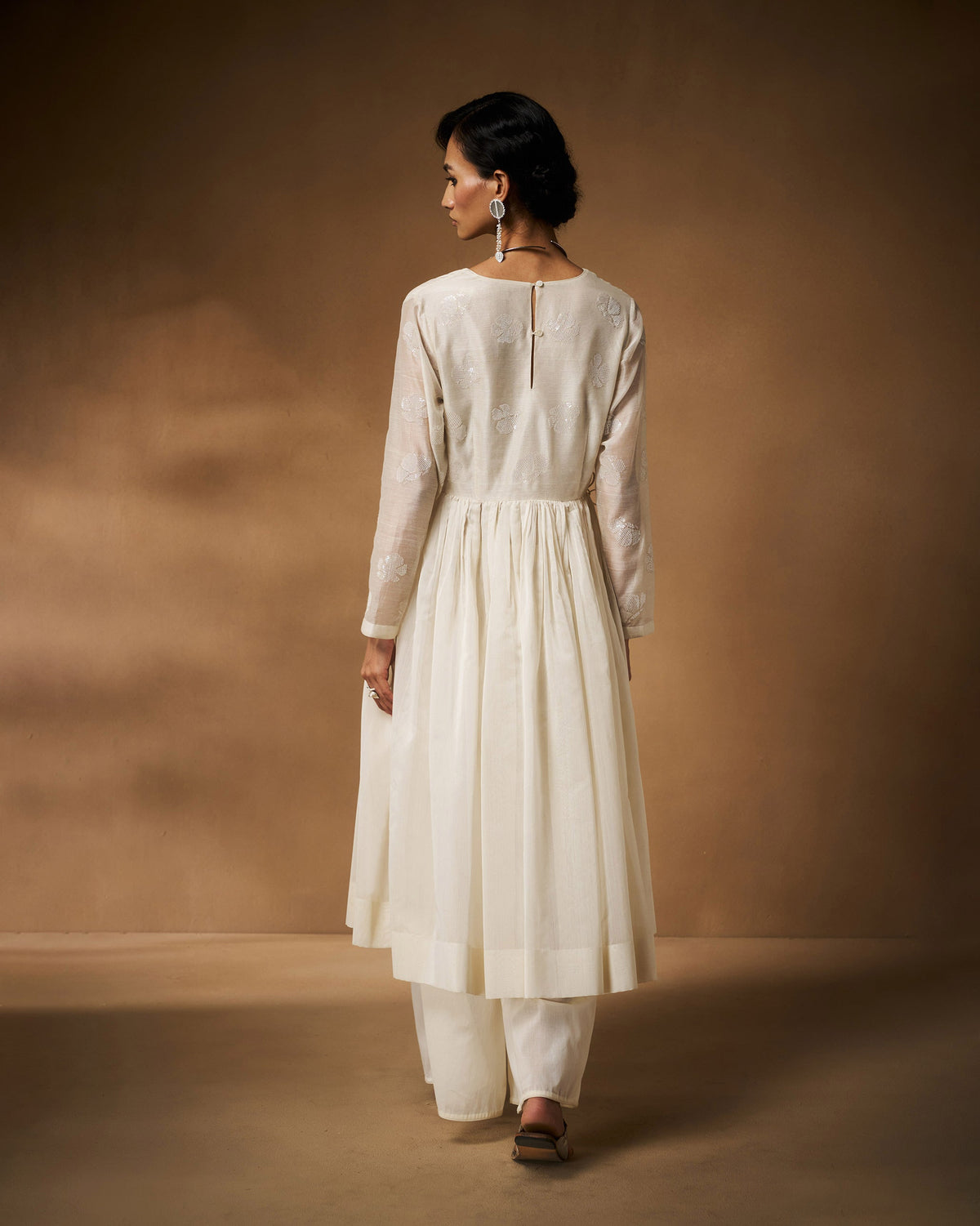 Back of a long ivory Amaya kurta with gathers and a keyhole neckline.