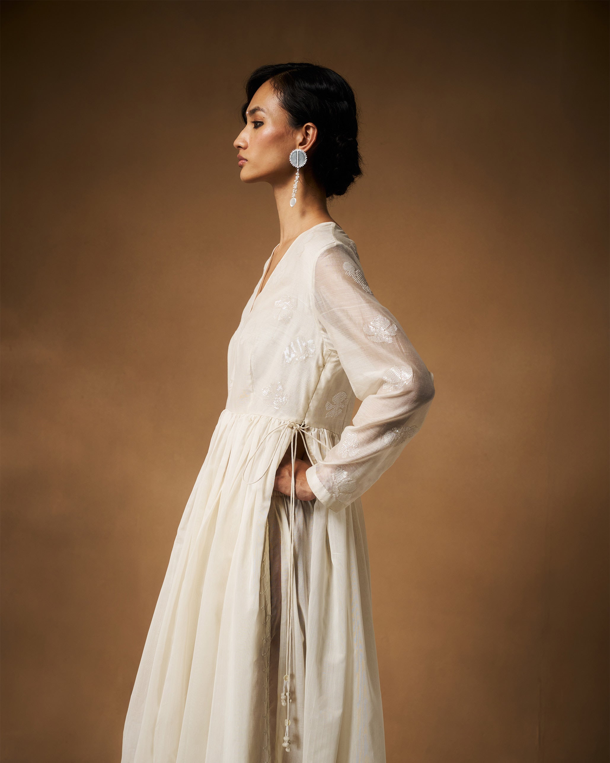 Amaya Kurta - Ivory Hand Embroidered