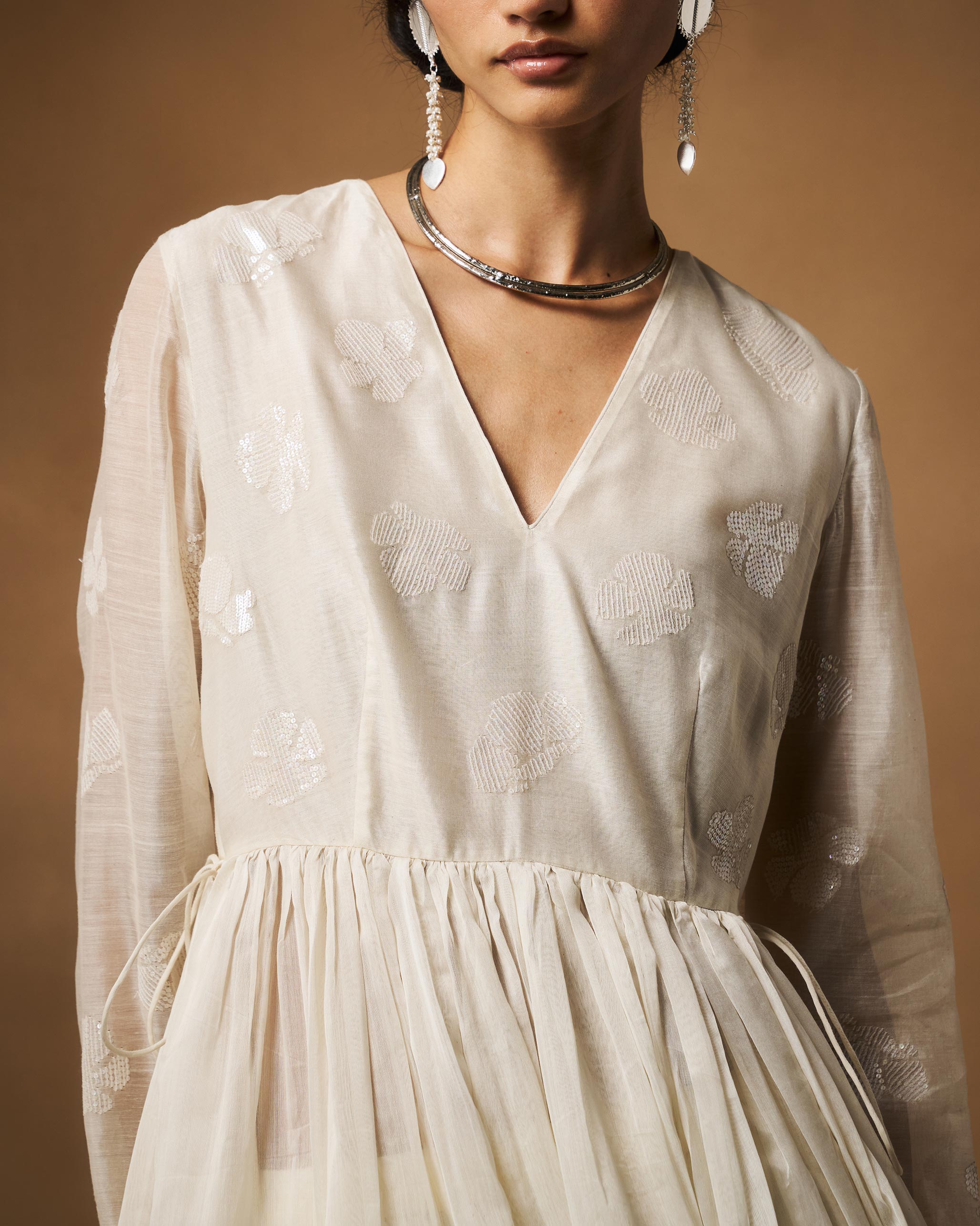 Amaya Kurta - Ivory Hand Embroidered