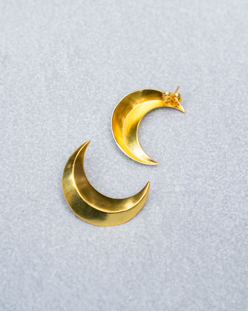 Crescent Studs Small - Gold