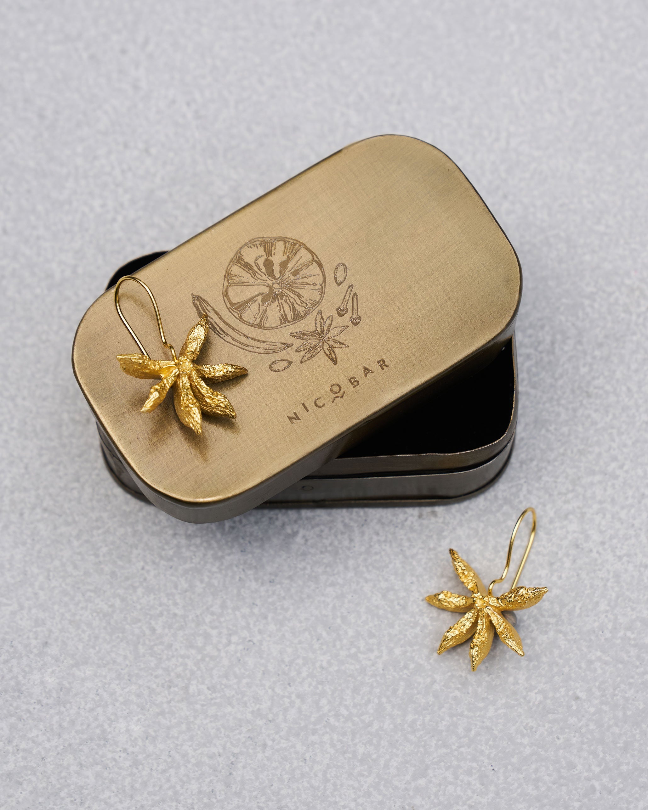 Star Anise Dangle Earrings - Gold