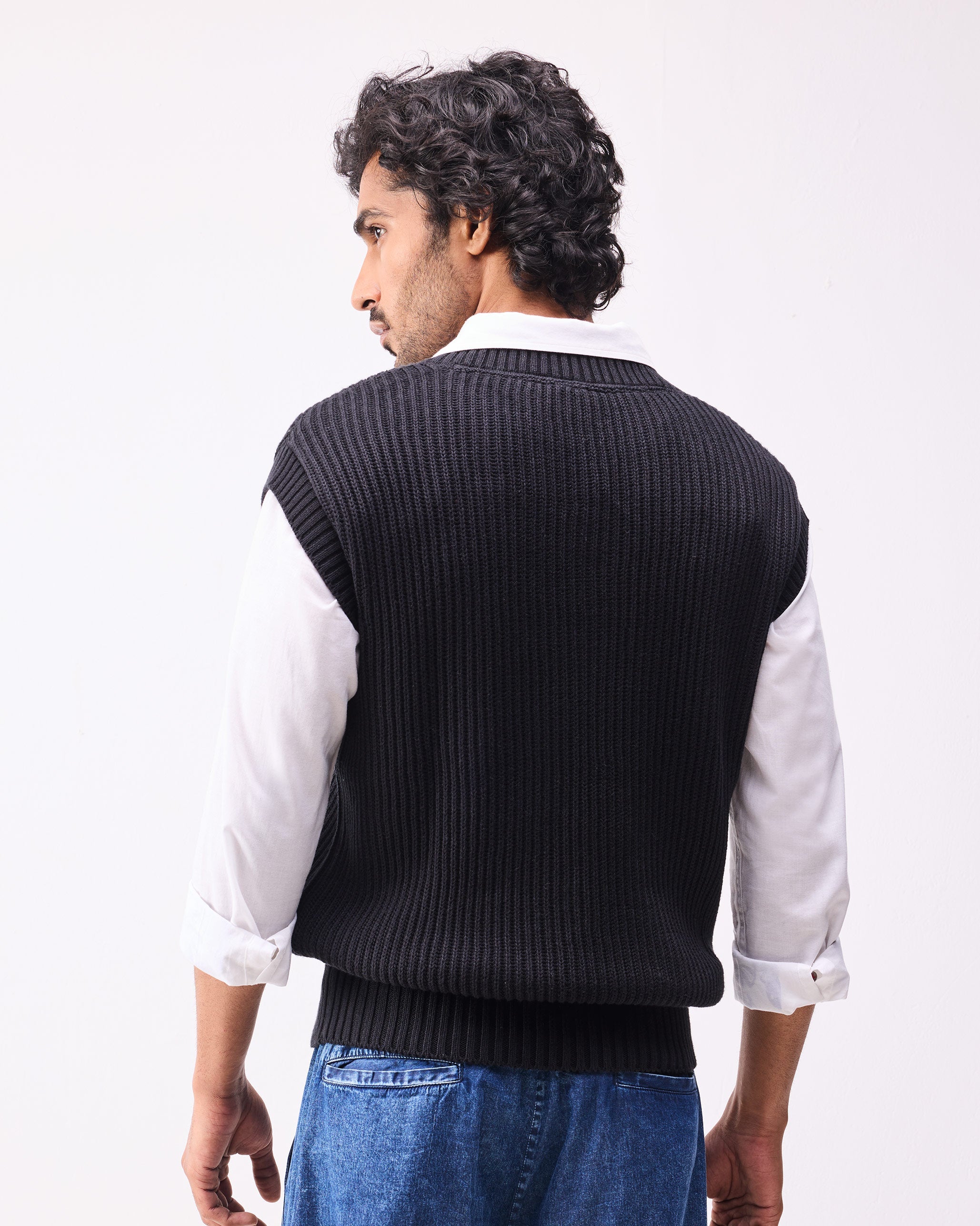 Yule V-neck Sweater - Black