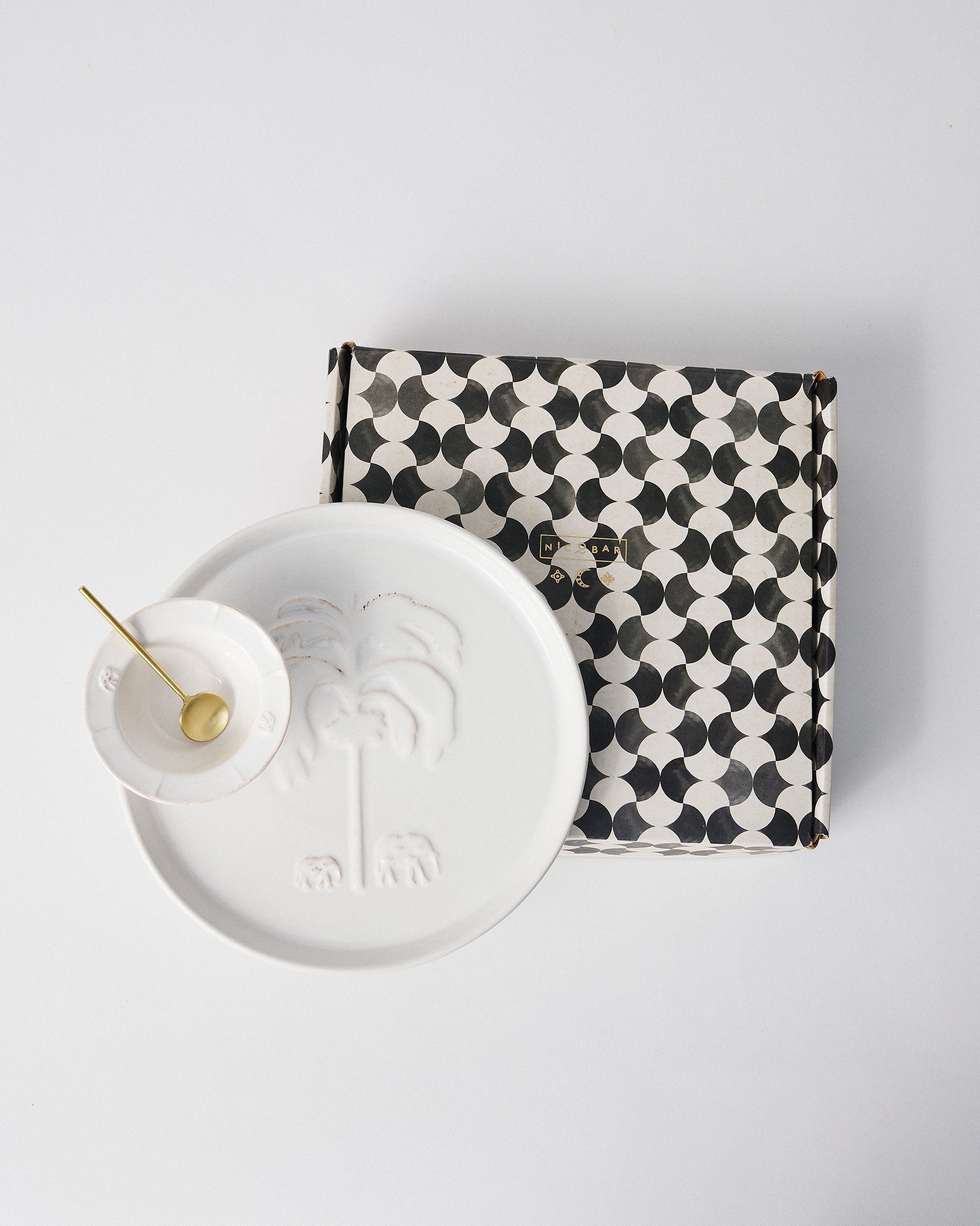 Ele Palm Chip & Dip Platter