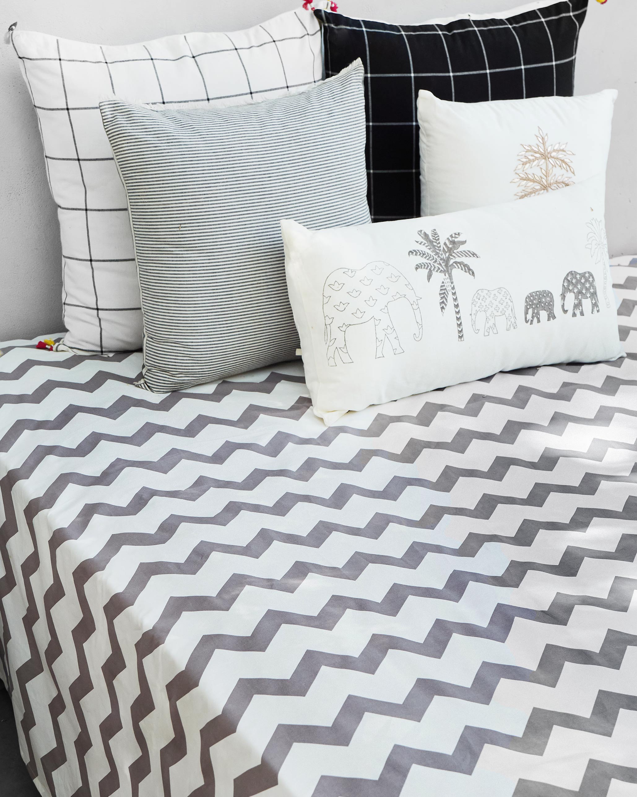 Colombo Wave Bedsheet King with Pillow Case Set