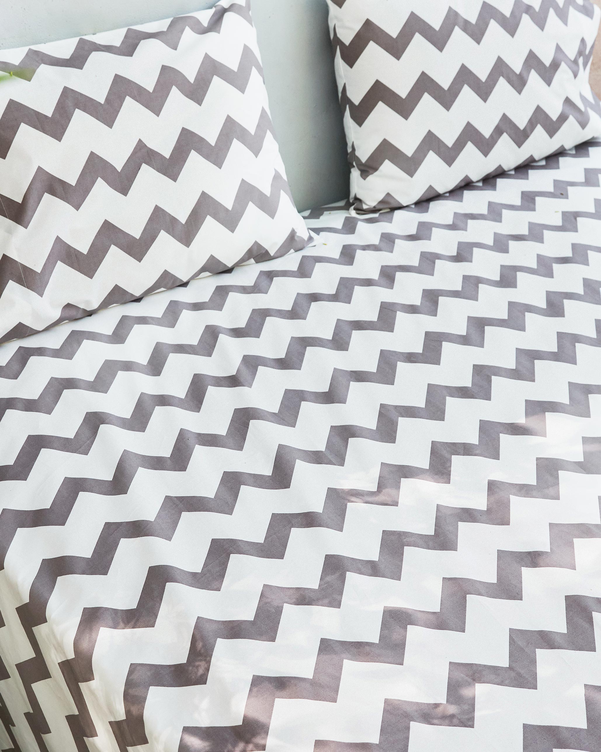 Colombo Wave Bedsheet King with Pillow Case Set