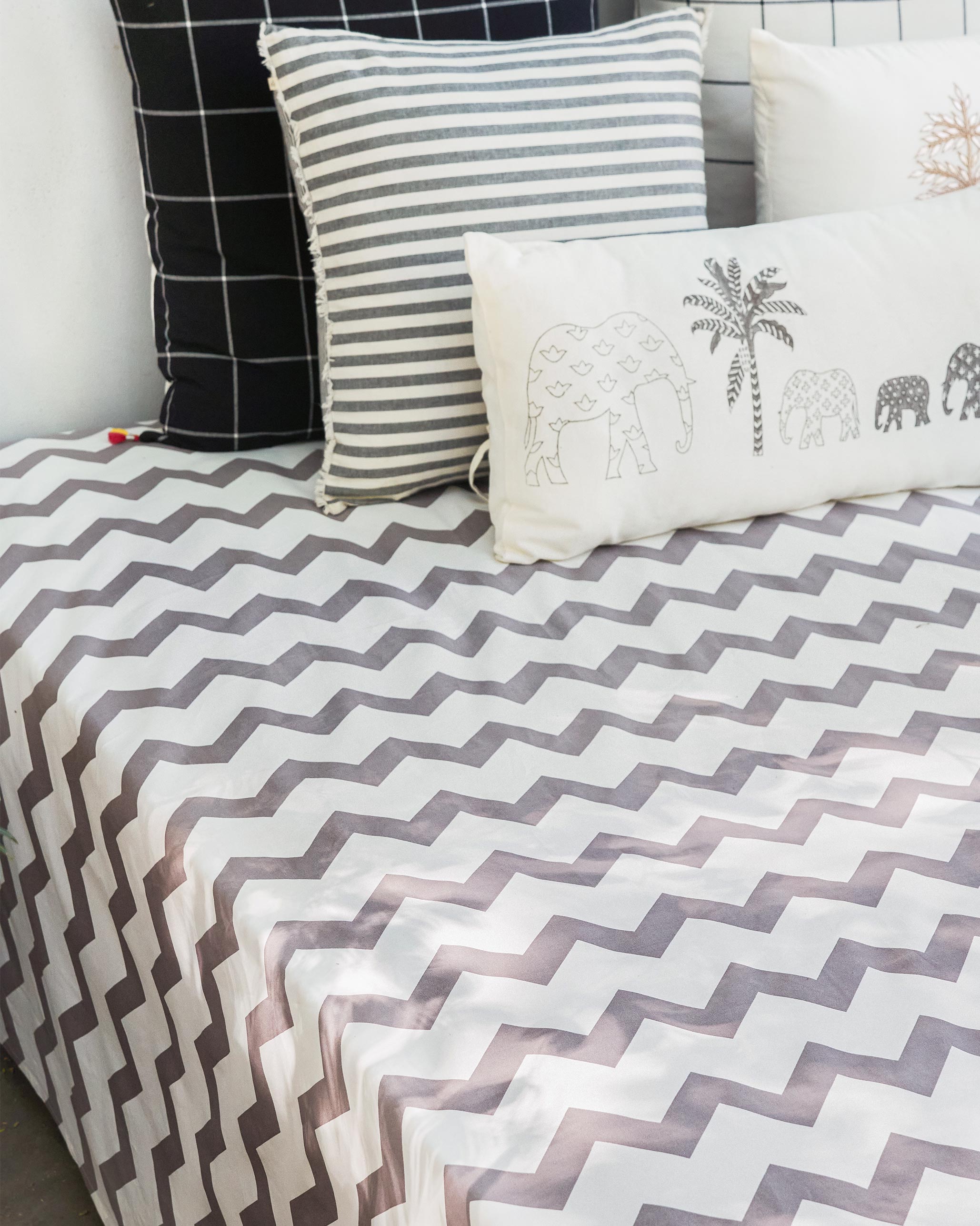 Colombo Wave Bedsheet Queen with Pillow Case Set