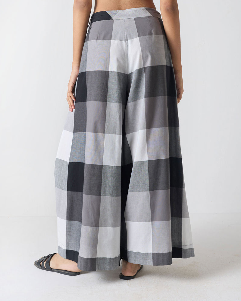 Pleated Trousers - Black & White Checks